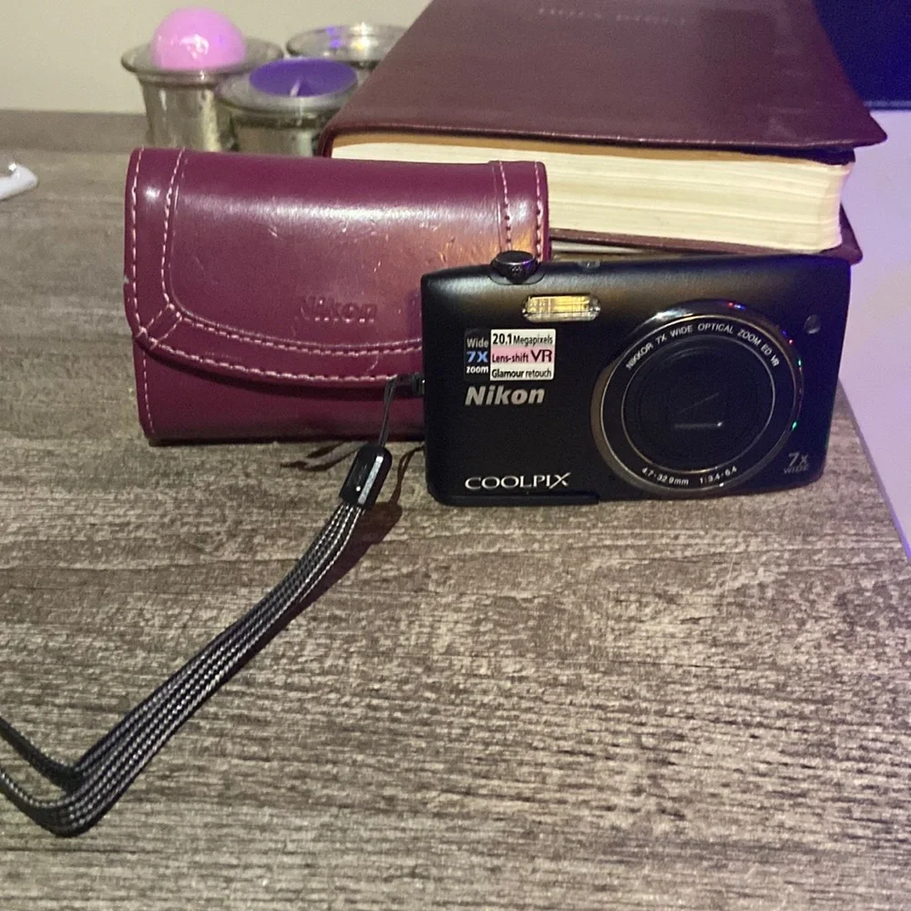 Coolpix Nikon 7x wide 20.1 mega pixels